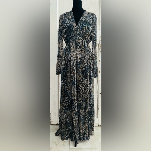 🌟🌟🌟Guess- Classic Silhouette Maxi Dress w/ Cut Out onback🌟🌟 - Picture 4 of 8